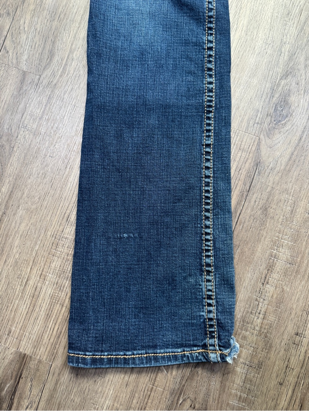 Shyanne Women's Medium Blue Bootcut Denim Jeans - Size 28W x 36L - Picture 11 of 16